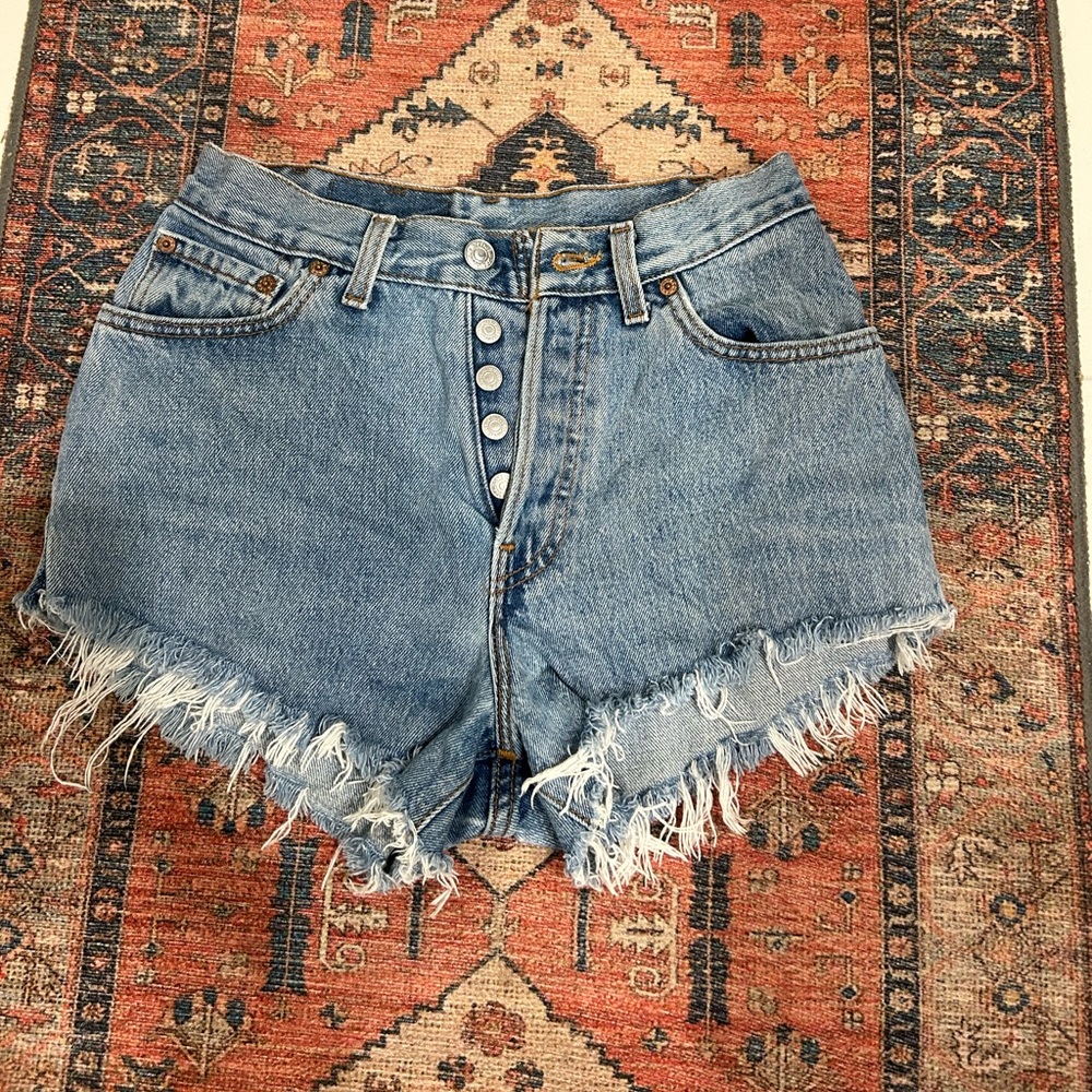 Levi's Ribcage Shorts Size 24